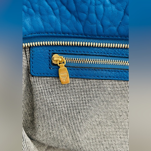 🥳LAST CHANCE 🥳 MCM Blue Leather Studded Design Large Tote Bag - Picture 13 of 17